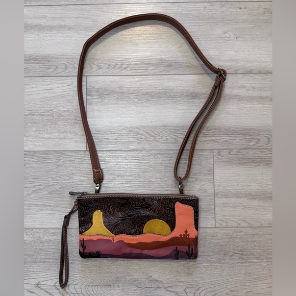 Justin Boots Crossbody Bag Wristlet Purse Southwest Desert Embroidered 🏜🌵 Boho - Picture 2 of 8